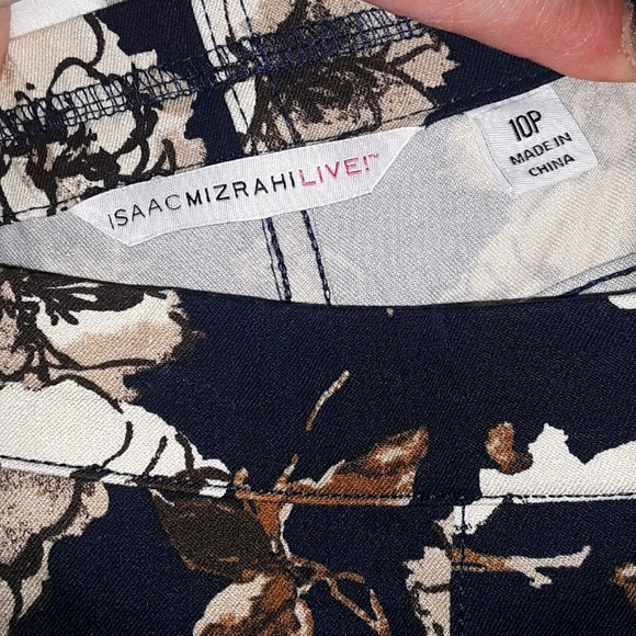 Stylish Issac Mizrahi Slacks SZ:10P - Picture 2 of 5